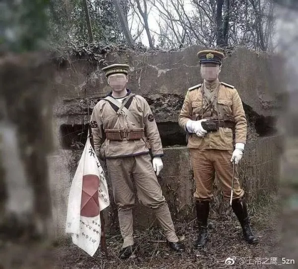 这种“精日”在我看来不过是最恶劣的那种哗众取宠的行为，曾经中二过的我能理解这种动机
